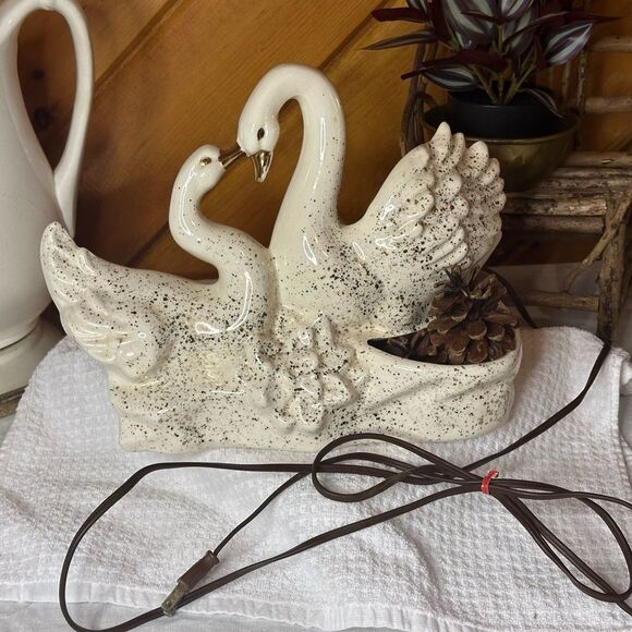 Royal Fleet double swan Princess Tv Lamp - Picture 2 of 8